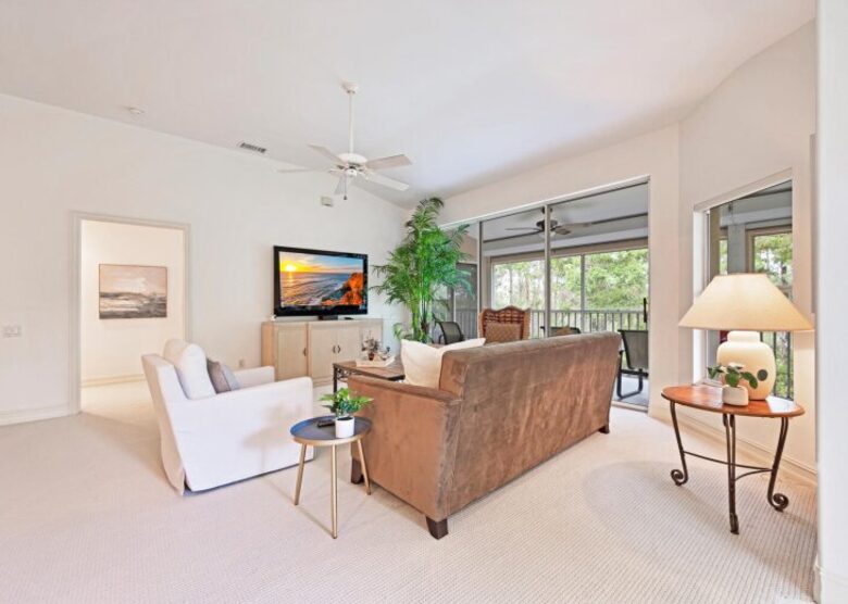 Elegant Escape in Tarpon Cove’s Gated Community - Naples, Florida