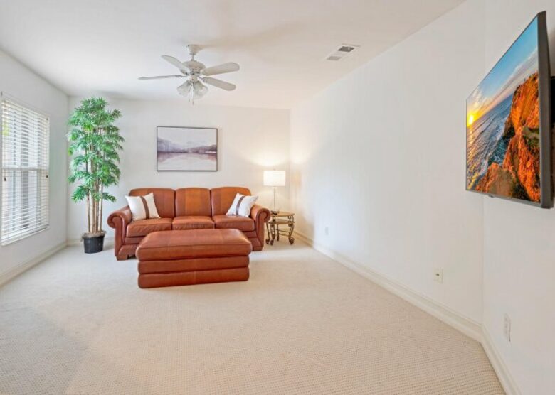 Elegant Escape in Tarpon Cove’s Gated Community - Naples, Florida