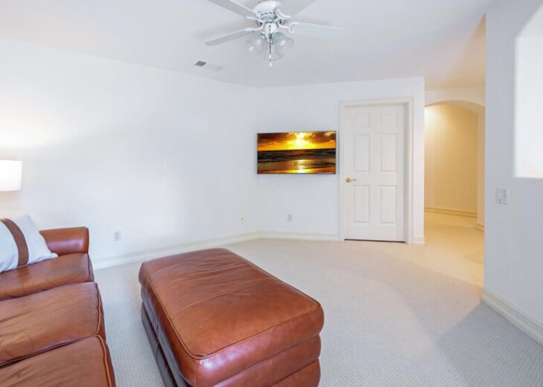 Elegant Escape in Tarpon Cove’s Gated Community - Naples, Florida