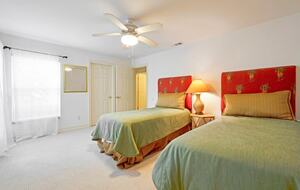 Elegant Escape in Tarpon Cove’s Gated Community - Naples, Florida