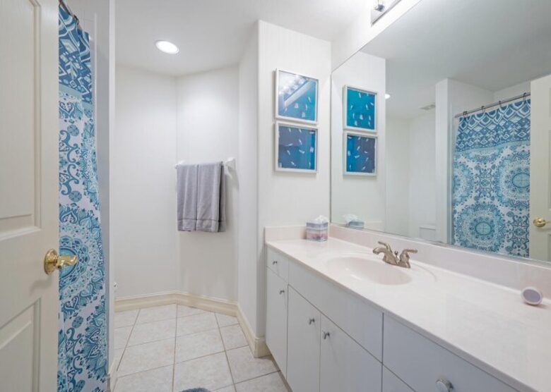 Elegant Escape in Tarpon Cove’s Gated Community - Naples, Florida