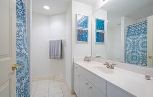 Elegant Escape in Tarpon Cove’s Gated Community - Naples, Florida