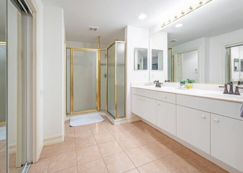 Elegant Escape in Tarpon Cove’s Gated Community - Naples, Florida