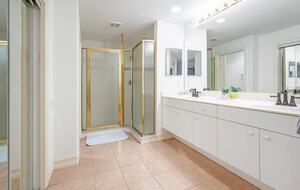 Elegant Escape in Tarpon Cove’s Gated Community - Naples, Florida