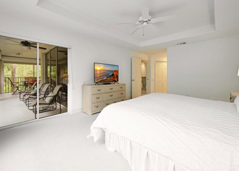 Elegant Escape in Tarpon Cove’s Gated Community - Naples, Florida