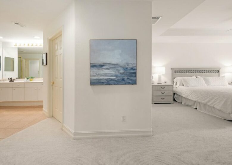 Elegant Escape in Tarpon Cove’s Gated Community - Naples, Florida