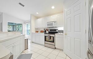 Elegant Escape in Tarpon Cove’s Gated Community - Naples, Florida