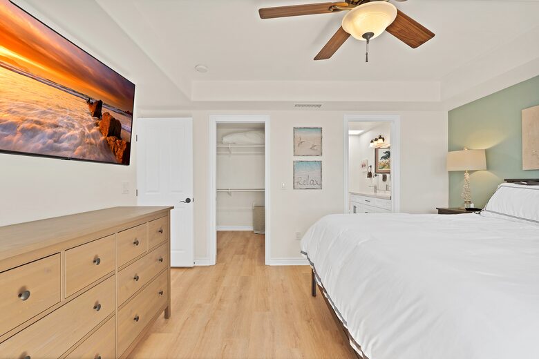 Pacific Beach Condo - 3 Bed & 3 Bath - San Diego, California