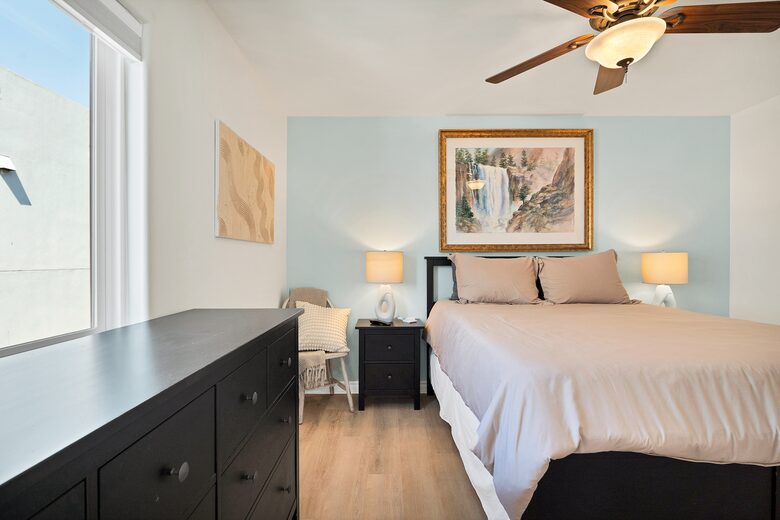 Pacific Beach Condo - 3 Bed & 3 Bath - San Diego, California