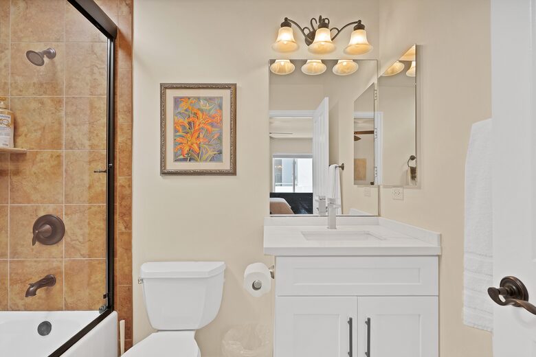 Pacific Beach Condo - 3 Bed & 3 Bath - San Diego, California