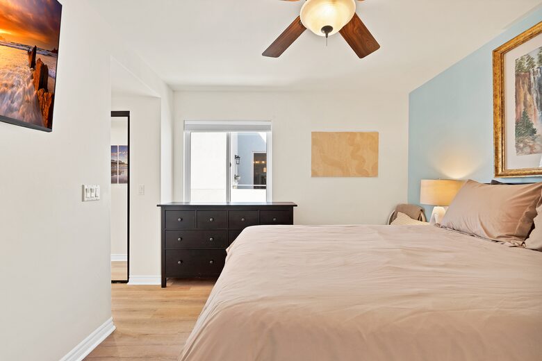 Pacific Beach Condo - 3 Bed & 3 Bath - San Diego, California
