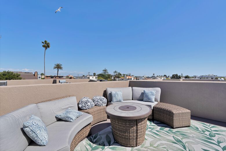Pacific Beach Condo - 3 Bed & 3 Bath - San Diego, California