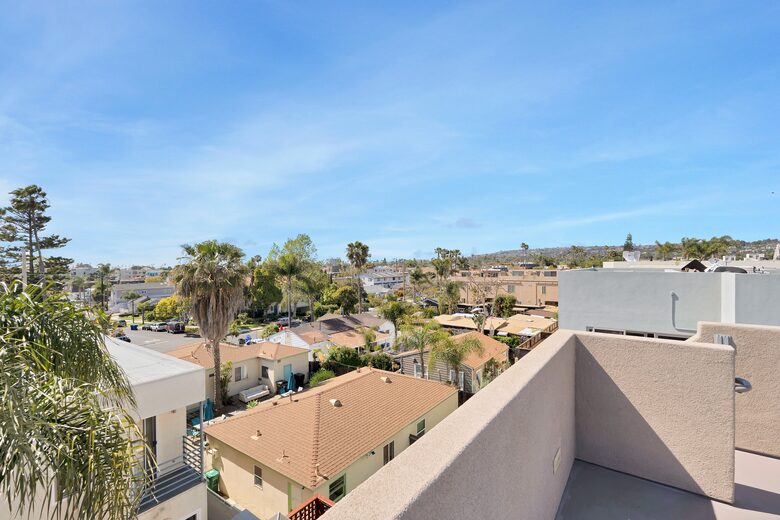 Pacific Beach Condo - 3 Bed & 3 Bath - San Diego, California