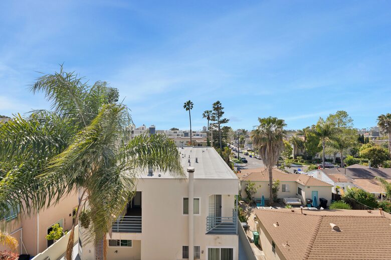 Pacific Beach Condo - 3 Bed & 3 Bath - San Diego, California