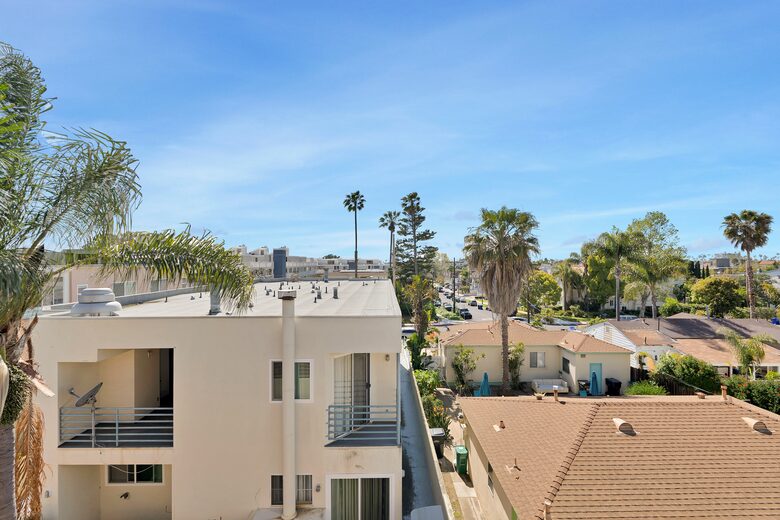 Pacific Beach Condo - 3 Bed & 3 Bath - San Diego, California