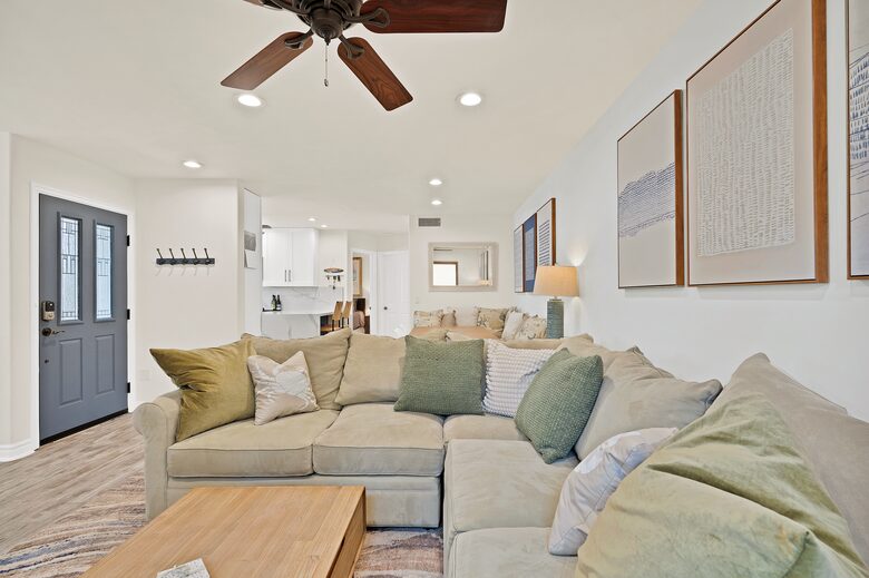 Pacific Beach Condo - 3 Bed & 3 Bath - San Diego, California
