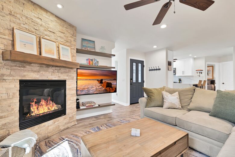 Pacific Beach Condo - 3 Bed & 3 Bath - San Diego, California