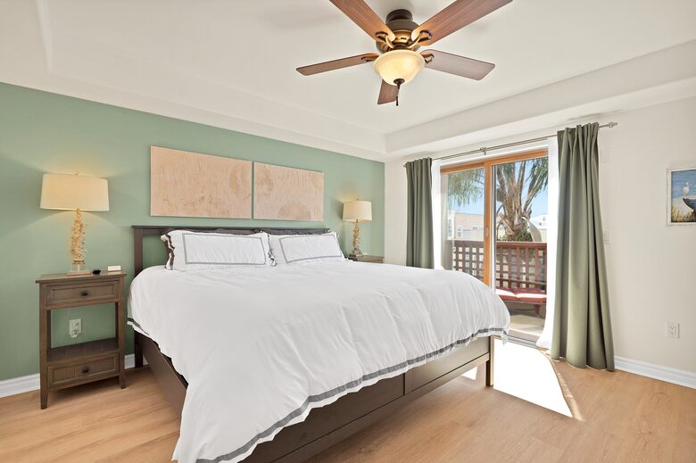 Pacific Beach Condo - 3 Bed & 3 Bath - San Diego, California
