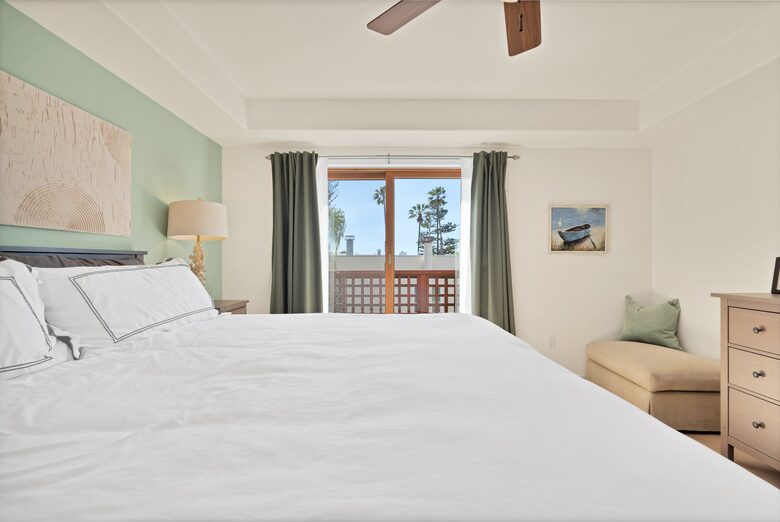 Pacific Beach Condo - 3 Bed & 3 Bath - San Diego, California