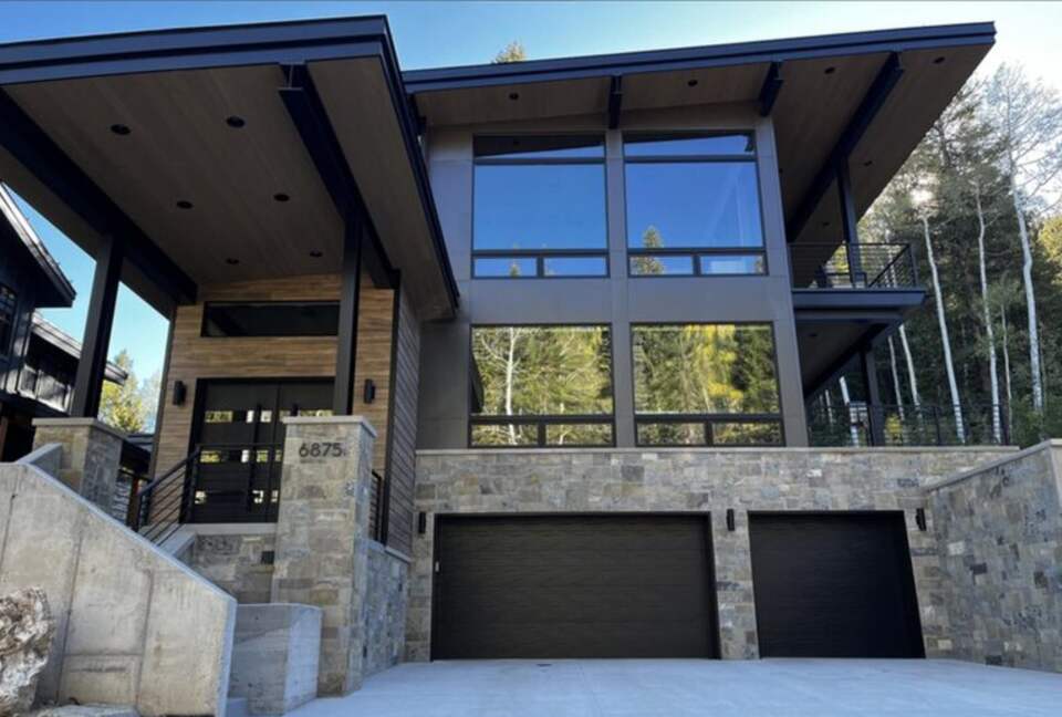 A Modern Ski-In/Ski-Out Sanctuary - Brighton, Utah