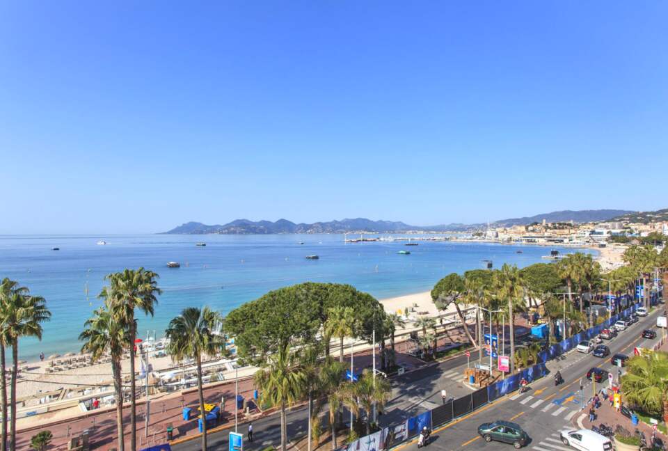 Stylish Oceanfront Getaway | Steps from the Film Festival Red Carpet - Cannes, France
