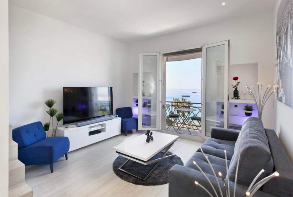 Stylish Oceanfront Getaway | Steps from the Film Festival Red Carpet - Cannes, France