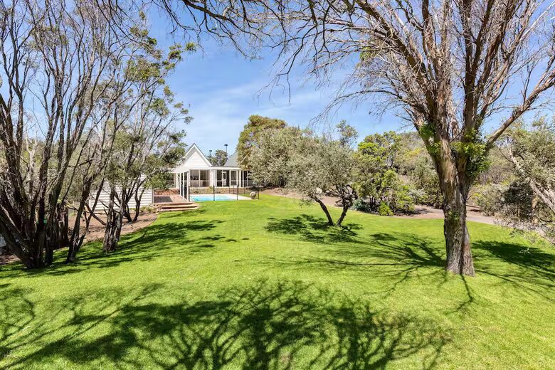 Blairgowrie Coastal Retreat | Light-Filled Sanctuary Near the Dunes - Blairgowrie, Australia