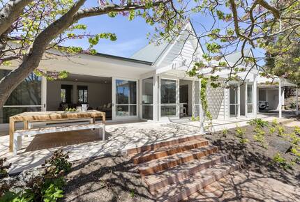 Blairgowrie Coastal Retreat | Light-Filled Sanctuary Near the Dunes - Blairgowrie, Australia