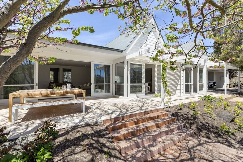 Blairgowrie Coastal Retreat | Light-Filled Sanctuary Near the Dunes - Blairgowrie, Australia