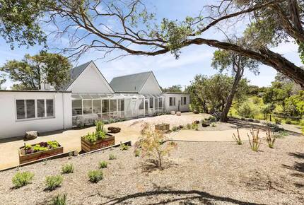 Blairgowrie Coastal Retreat | Light-Filled Sanctuary Near the Dunes - Blairgowrie, Australia