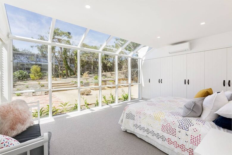 Blairgowrie Coastal Retreat | Light-Filled Sanctuary Near the Dunes - Blairgowrie, Australia