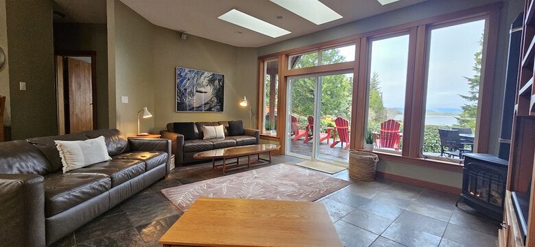 Jensen’s Bay Retreat | Nature, Comfort, and Coastal Charm - Tofino, Canada