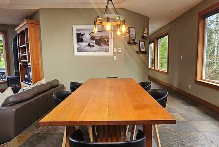 Jensen’s Bay Retreat | Nature, Comfort, and Coastal Charm - Tofino, Canada