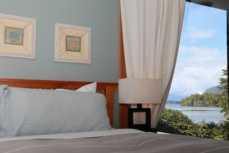 Jensen’s Bay Retreat | Nature, Comfort, and Coastal Charm - Tofino, Canada