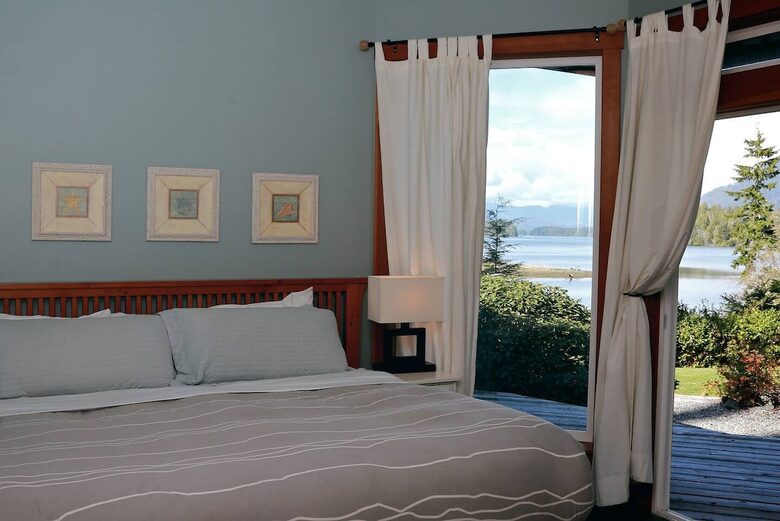 Jensen’s Bay Retreat | Nature, Comfort, and Coastal Charm - Tofino, Canada