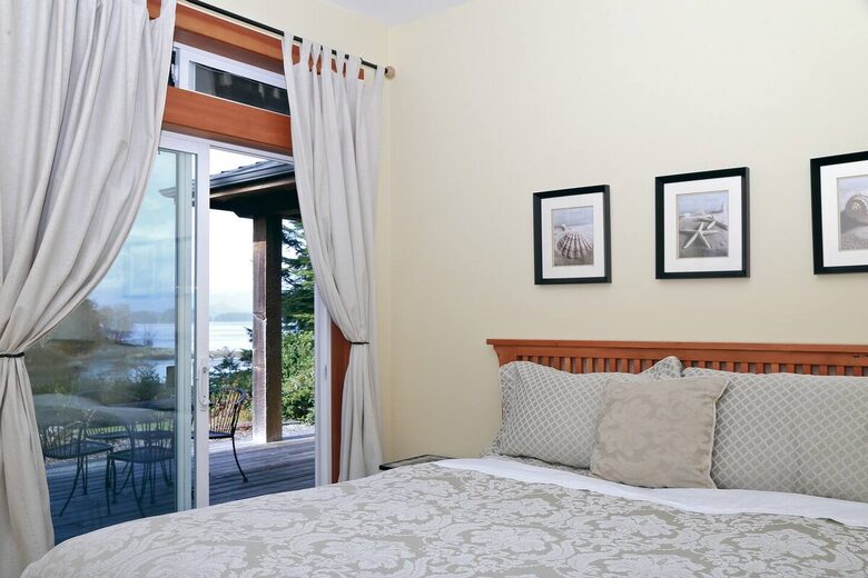 Jensen’s Bay Retreat | Nature, Comfort, and Coastal Charm - Tofino, Canada