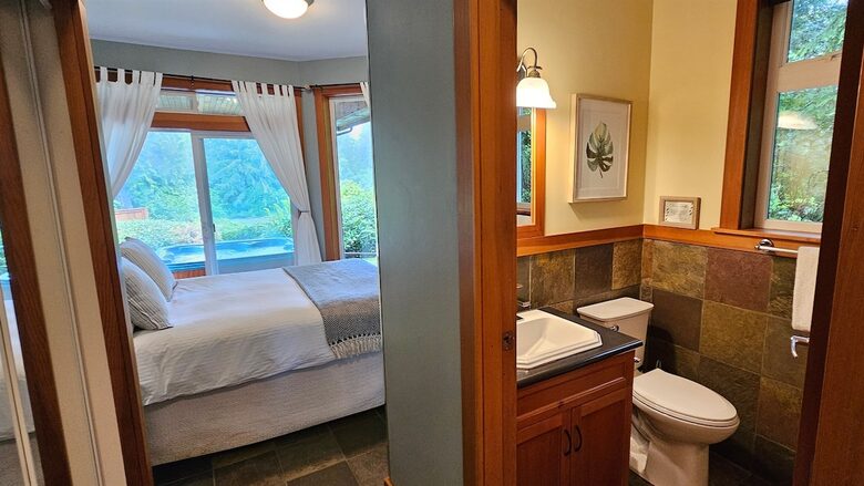 Jensen’s Bay Retreat | Nature, Comfort, and Coastal Charm - Tofino, Canada