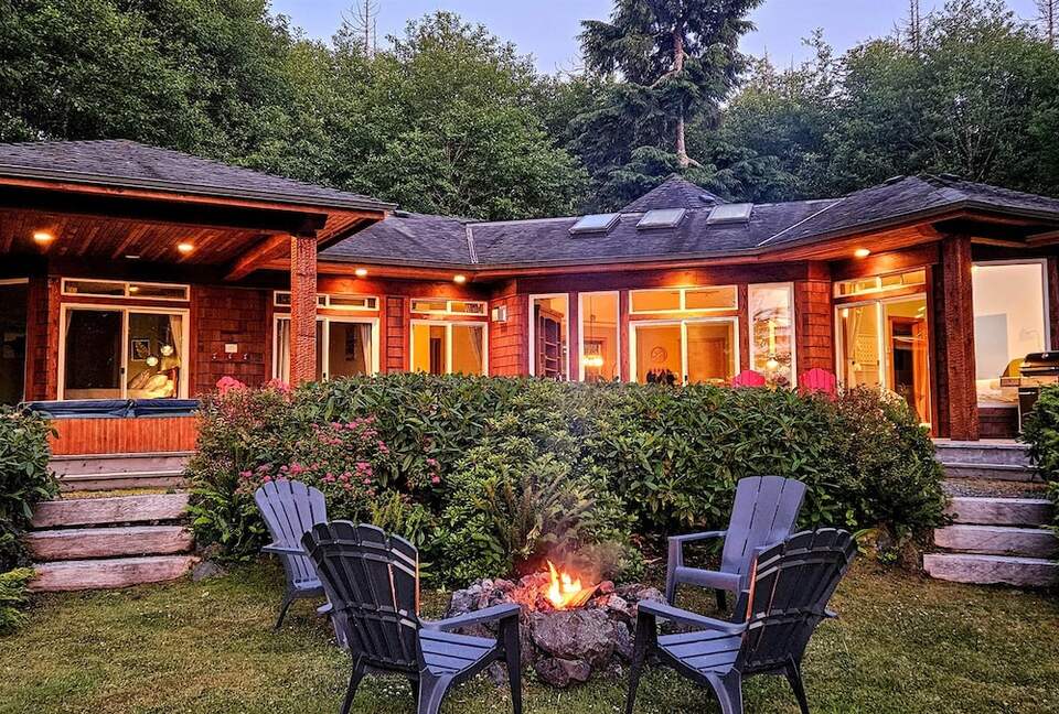 Jensen’s Bay Retreat | Nature, Comfort, and Coastal Charm - Tofino, Canada