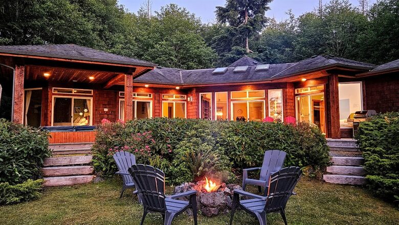Jensen’s Bay Retreat | Nature, Comfort, and Coastal Charm - Tofino, Canada
