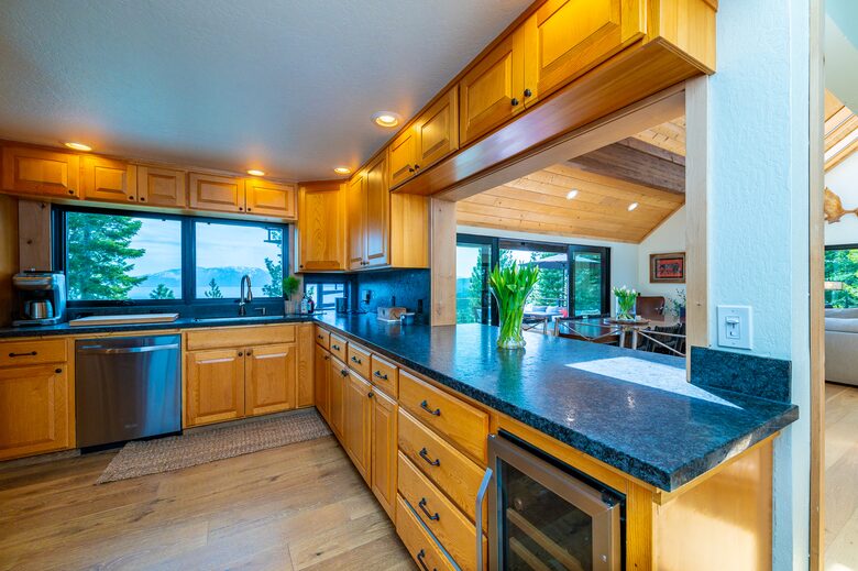 Lakeside Elegance in Tahoe Pines - Tahoma, California