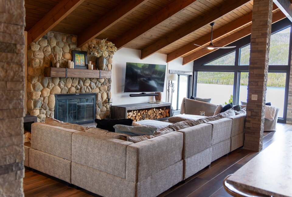 Lake Otter Lodge - Luxury Rocky Mountain Lake House - Grand Lake, Colorado