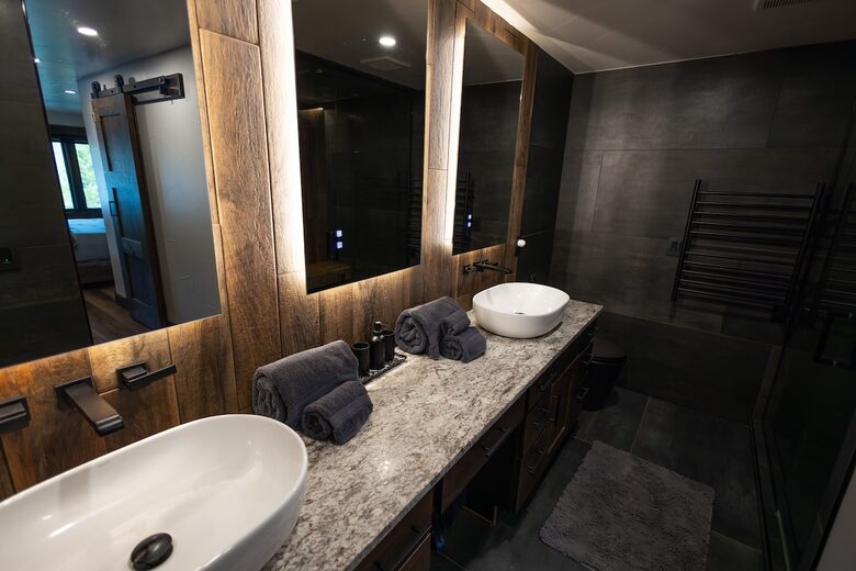 Lake Otter Lodge - Luxury Rocky Mountain Lake House - Grand Lake, Colorado