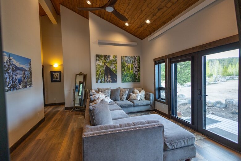 Lake Otter Lodge - Luxury Rocky Mountain Lake House - Grand Lake, Colorado