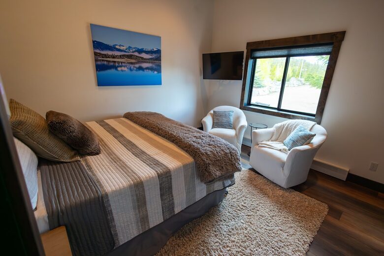 Lake Otter Lodge - Luxury Rocky Mountain Lake House - Grand Lake, Colorado