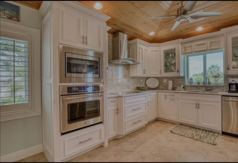 Canal-Front Elegance in the Lower Keys - Summerland Key, Florida
