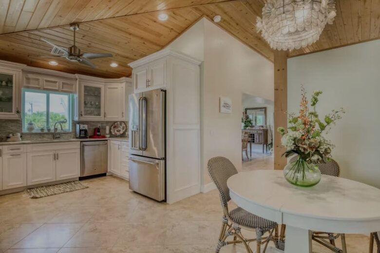 Canal-Front Elegance in the Lower Keys - Summerland Key, Florida