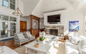 Muskoka Lakeside Grandeur | Private Helipad
