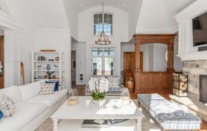 Muskoka Lakeside Grandeur | Private Helipad