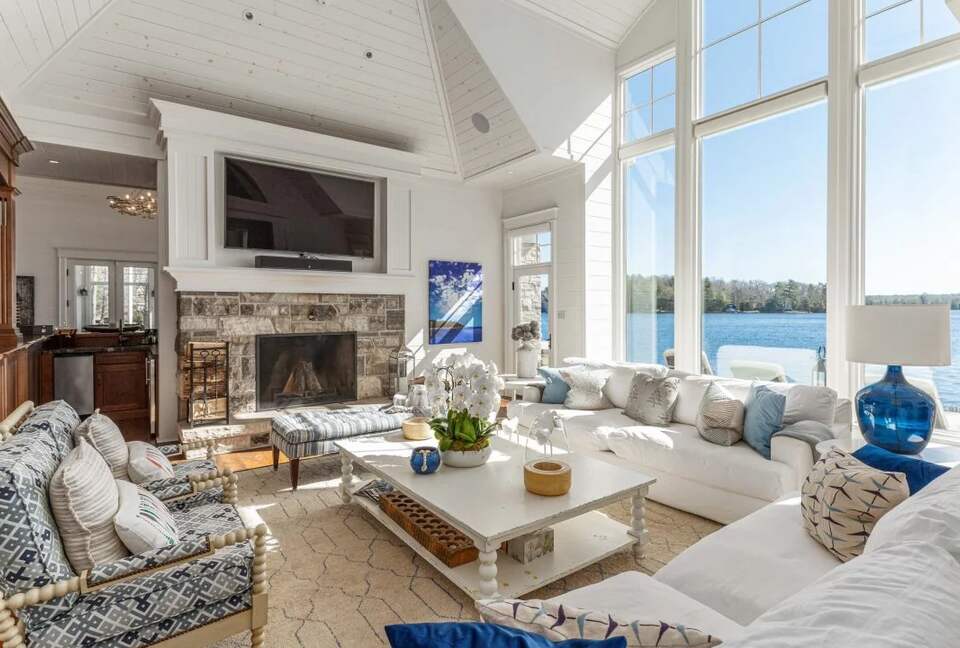 Muskoka Lakeside Grandeur | Private Helipad - Muskoka, Canada