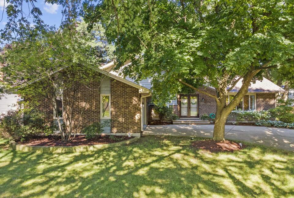 Charming Naperville Haven Near Downtown - Naperville, Illinois